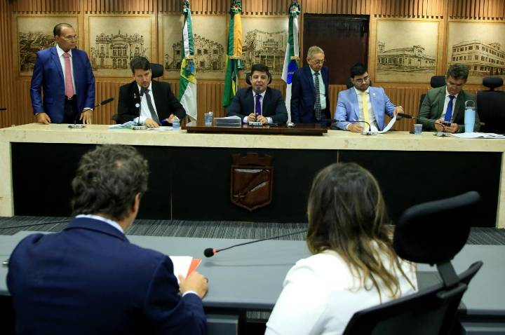 Câmara aprova “Cartão Recomeçar” para mulheres vítimas de violência doméstica