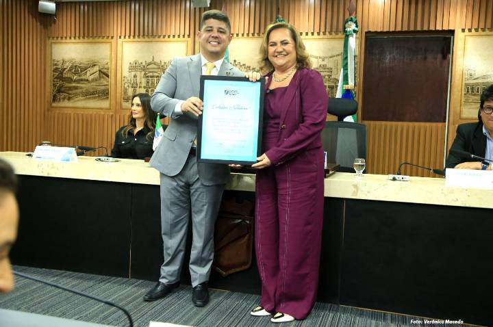 CMN concede título de cidadã natalense à líder comunitária de Neópolis