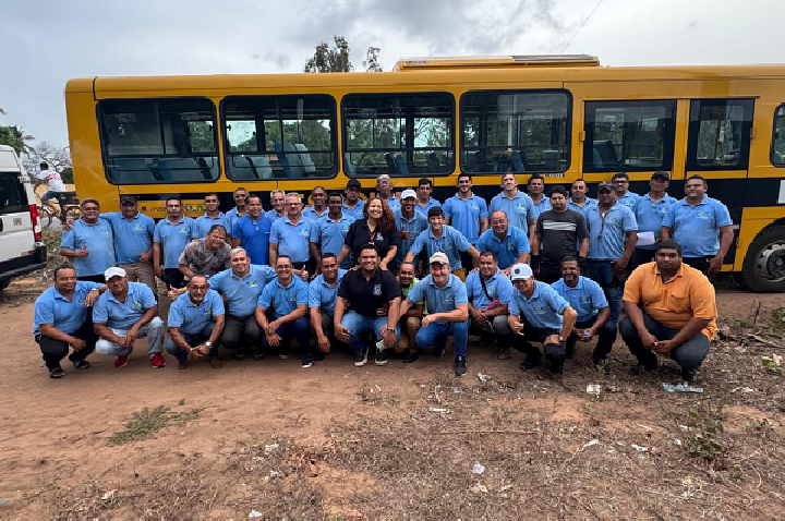 Extremoz fortalece transporte escolar com equipe capacitada, novos ônibus e atendimento humanizado aos alunos