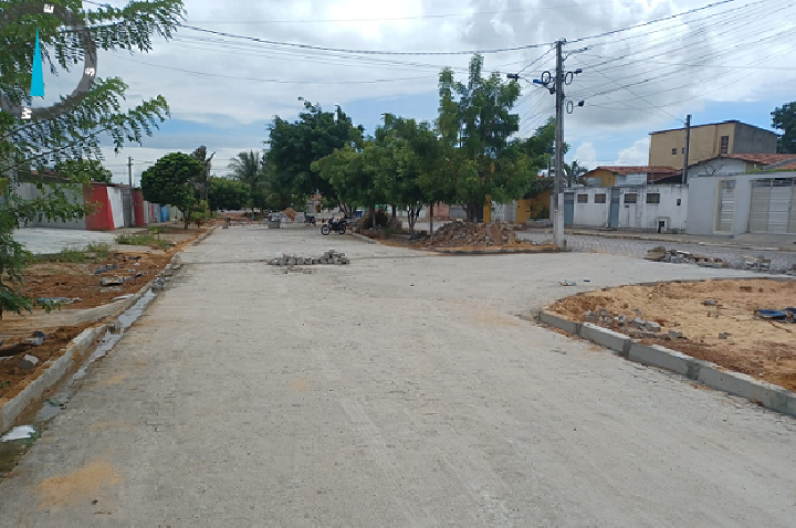 Obras de pavimentação das ruas Araçá e São Pedro avançam e se aproximam da conclusão em Extremoz