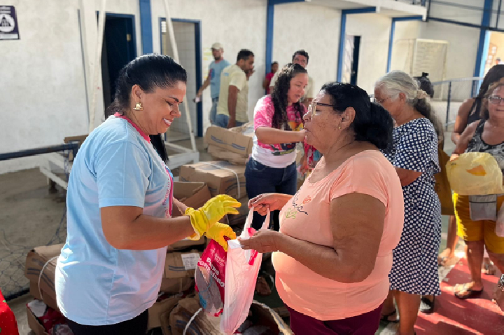 Prefeitura de Extremoz distribui 6 mil quilos de peixe e mantém tradição da gestão na Semana Santa