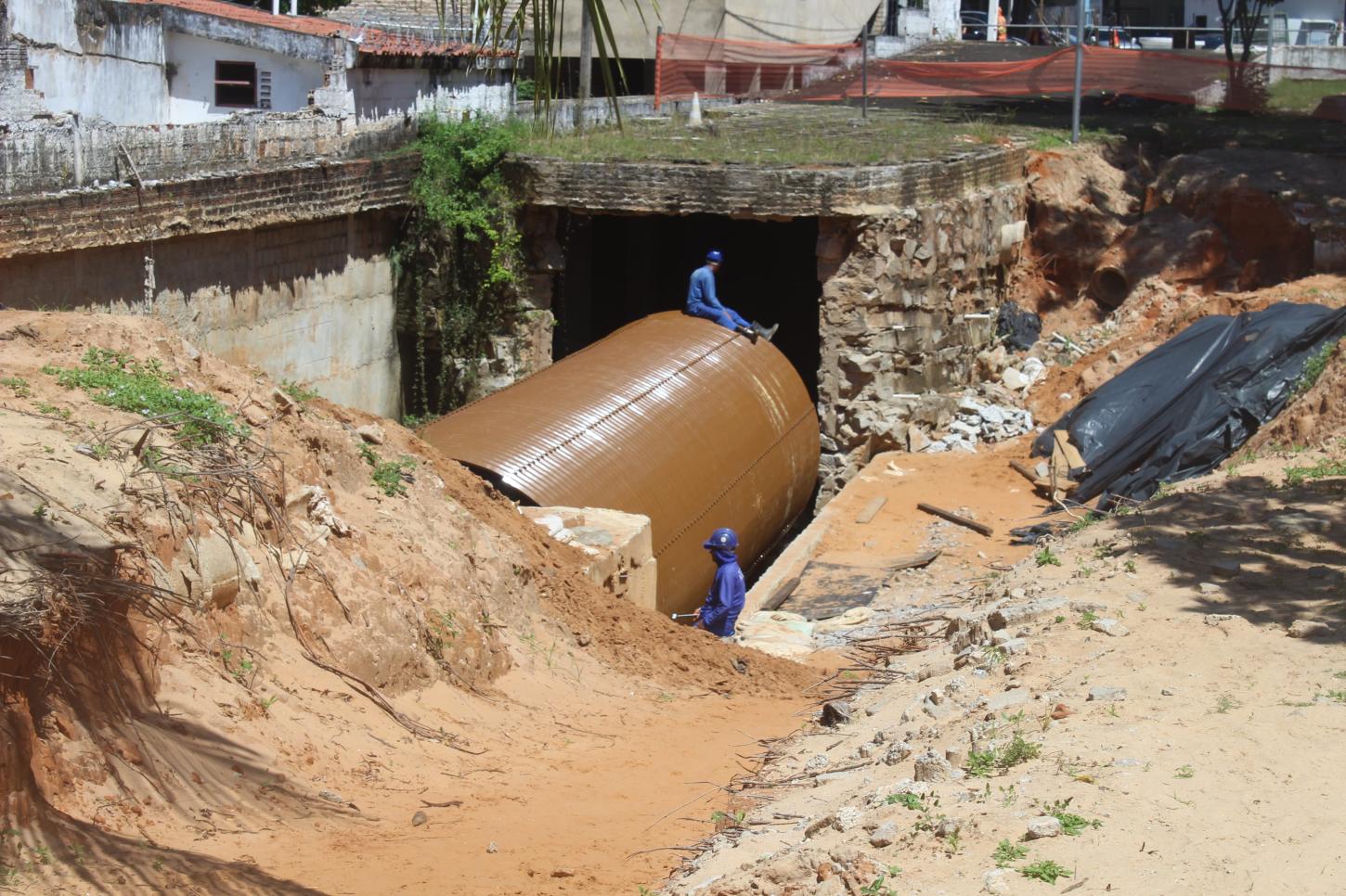 Barro Vermelho recebe nova tubulação para sistema de drenagem do bairro