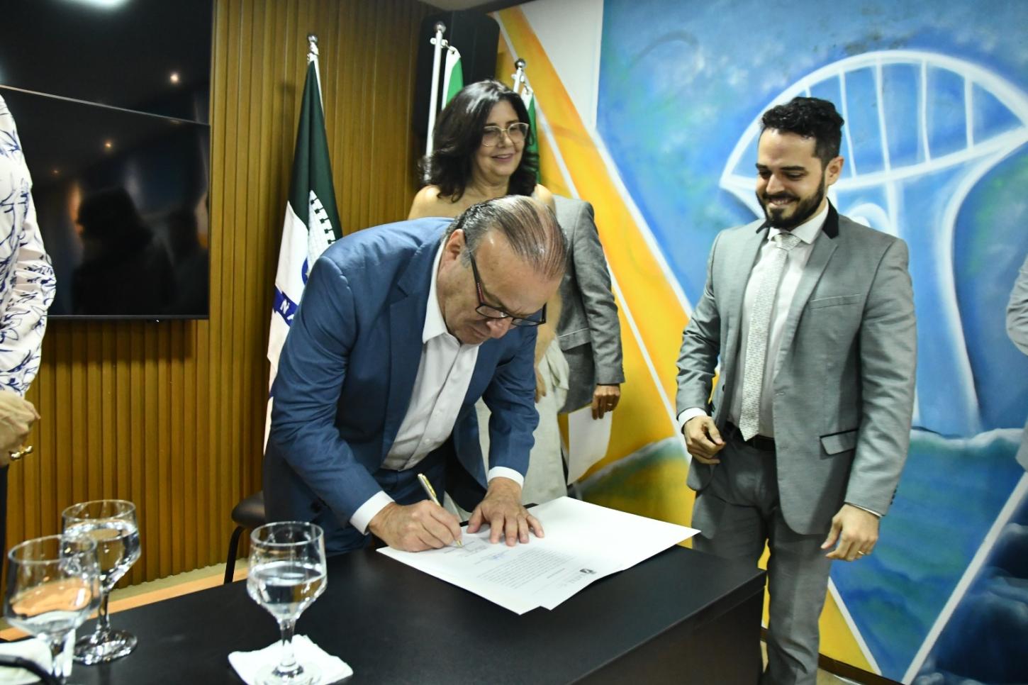 Paulinho Freire empossa novo procurador do município de Natal