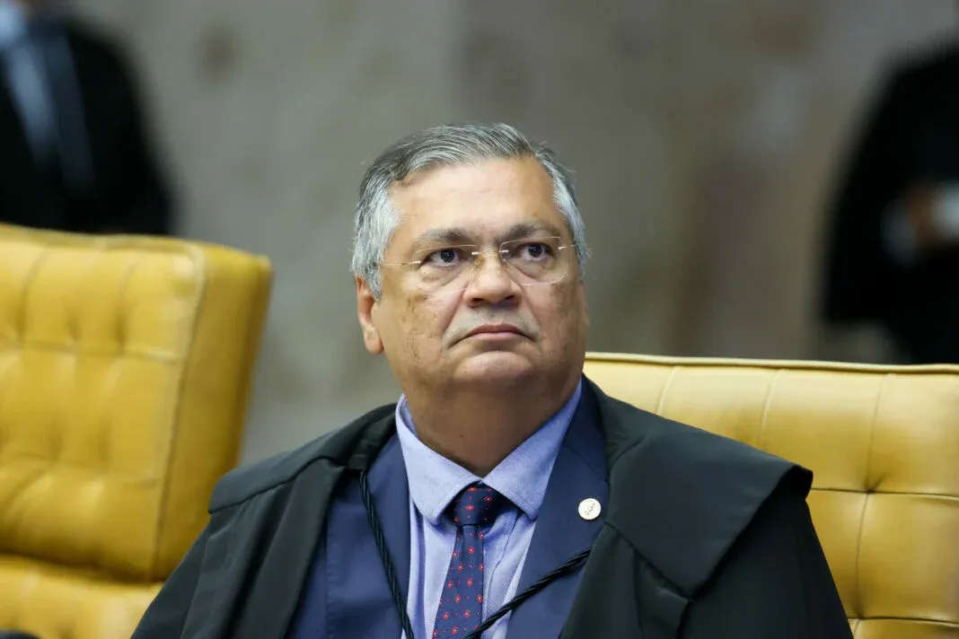 Dino manda PF investigar repasses de R$ 694 milhões por emendas Pix