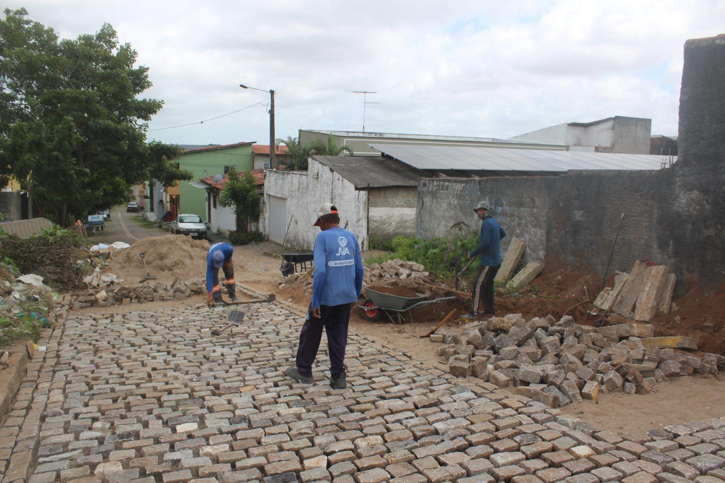Prefeitura executa serviços de drenagem e recuperação viária nas quatro regiões