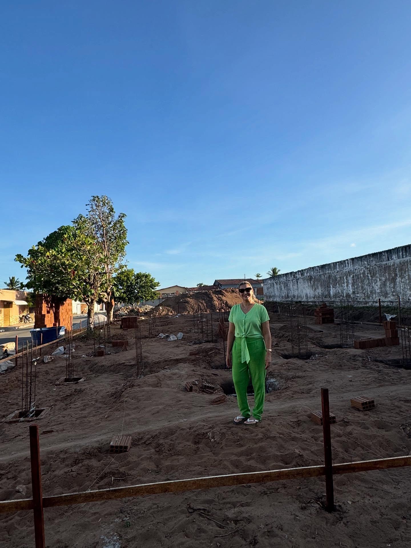 Prefeita Jussara Sales visita início das obras da Clínica da Mulher em Extremoz