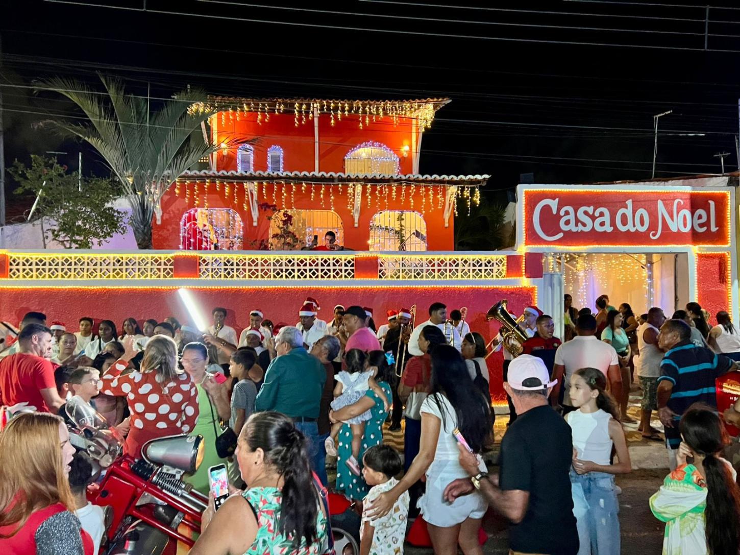 Extremoz entra no clima do Natal com Casa do Papai Noel e iluminação especial em toda a cidade