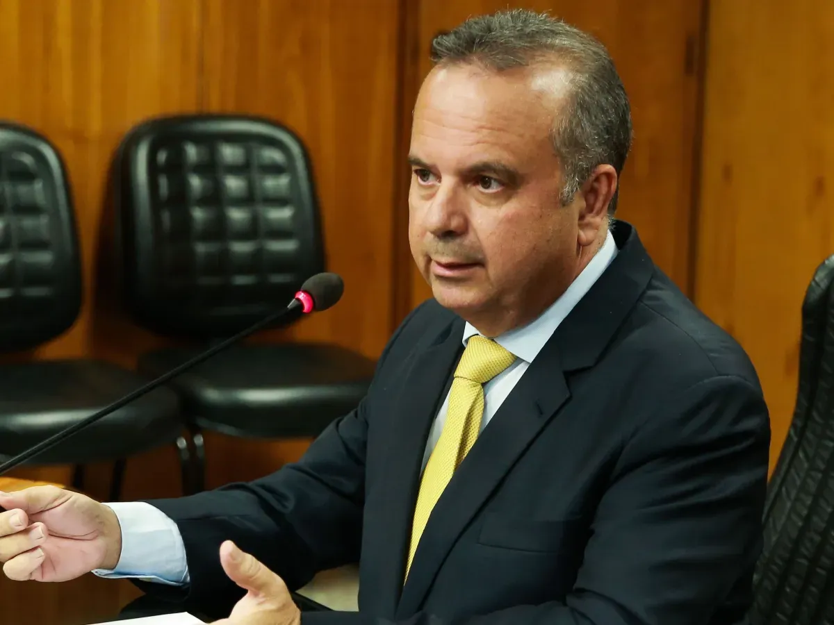 Rogério põe o bloco na rua e inicia montagem da estrutura para 2026 Senador intensifica articulações, inicia desenho de equipe e afina conversa para compor chapa com Styvenson e Ál