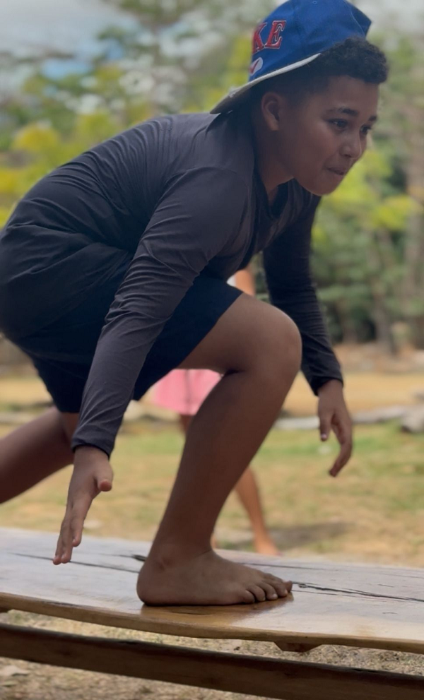 Prefeitura de Extremoz realiza aula inaugural do Projeto Onda da Juventude na Praia de Genipabu