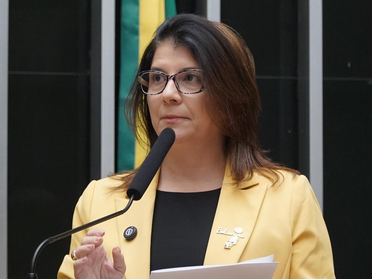 Carla Dickson denuncia Lula, PT e Acadêmicos de Niterói por improbidade, abuso de poder econômico e político