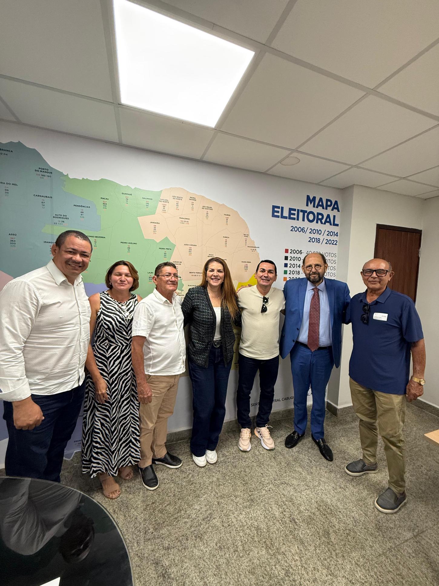 Grupo de Jardim de Angicos fecha apoio a Gustavo Carvalho e Nina Souza