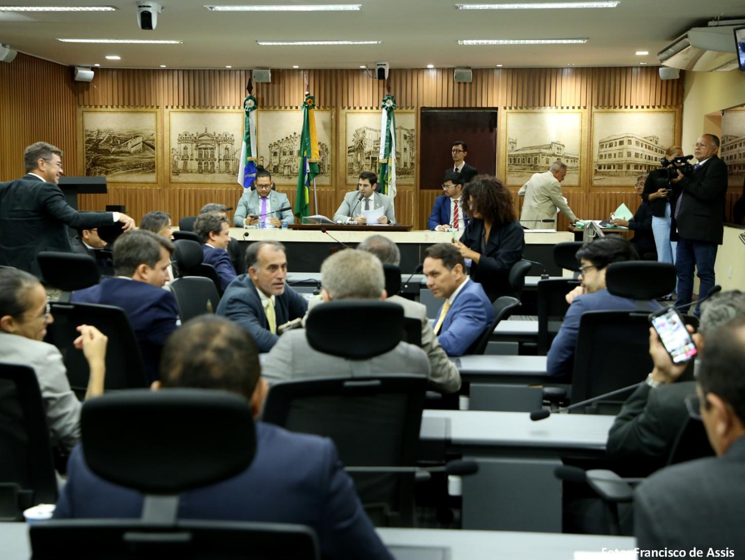 Câmara aprova reajuste salarial para profissionais da Educação de Natal