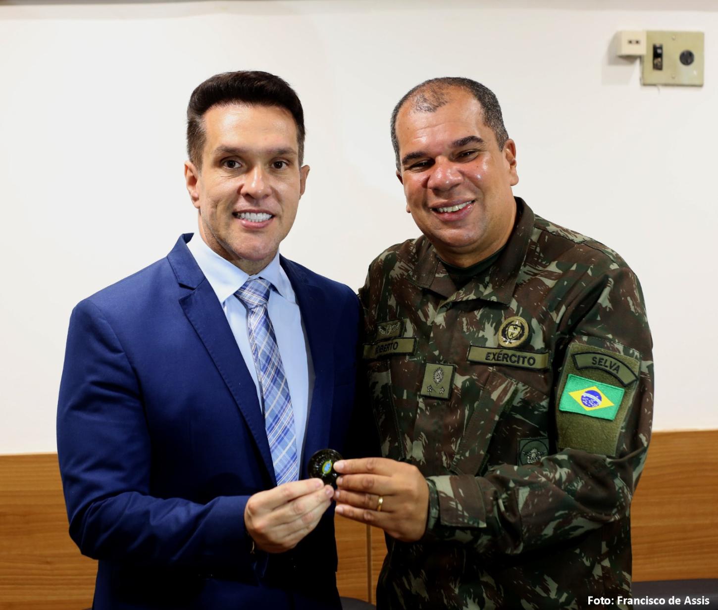 Câmara recebe novo comandante da 7ª Brigada e reforça parceria com o Exército