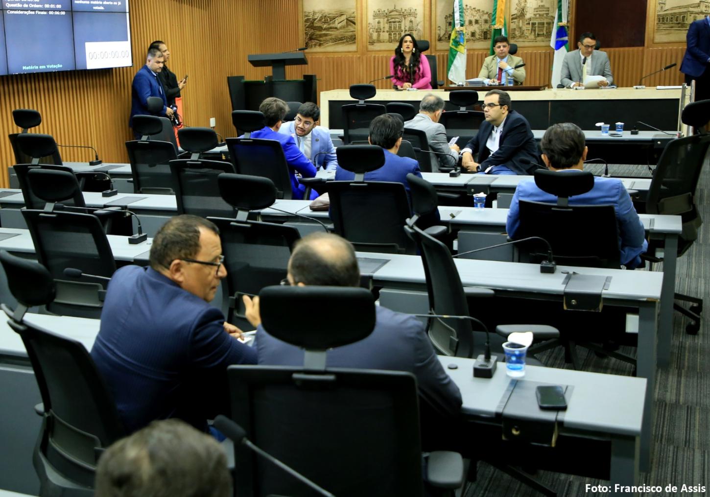 Câmara de Natal aprova oito projetos em primeira discussão
