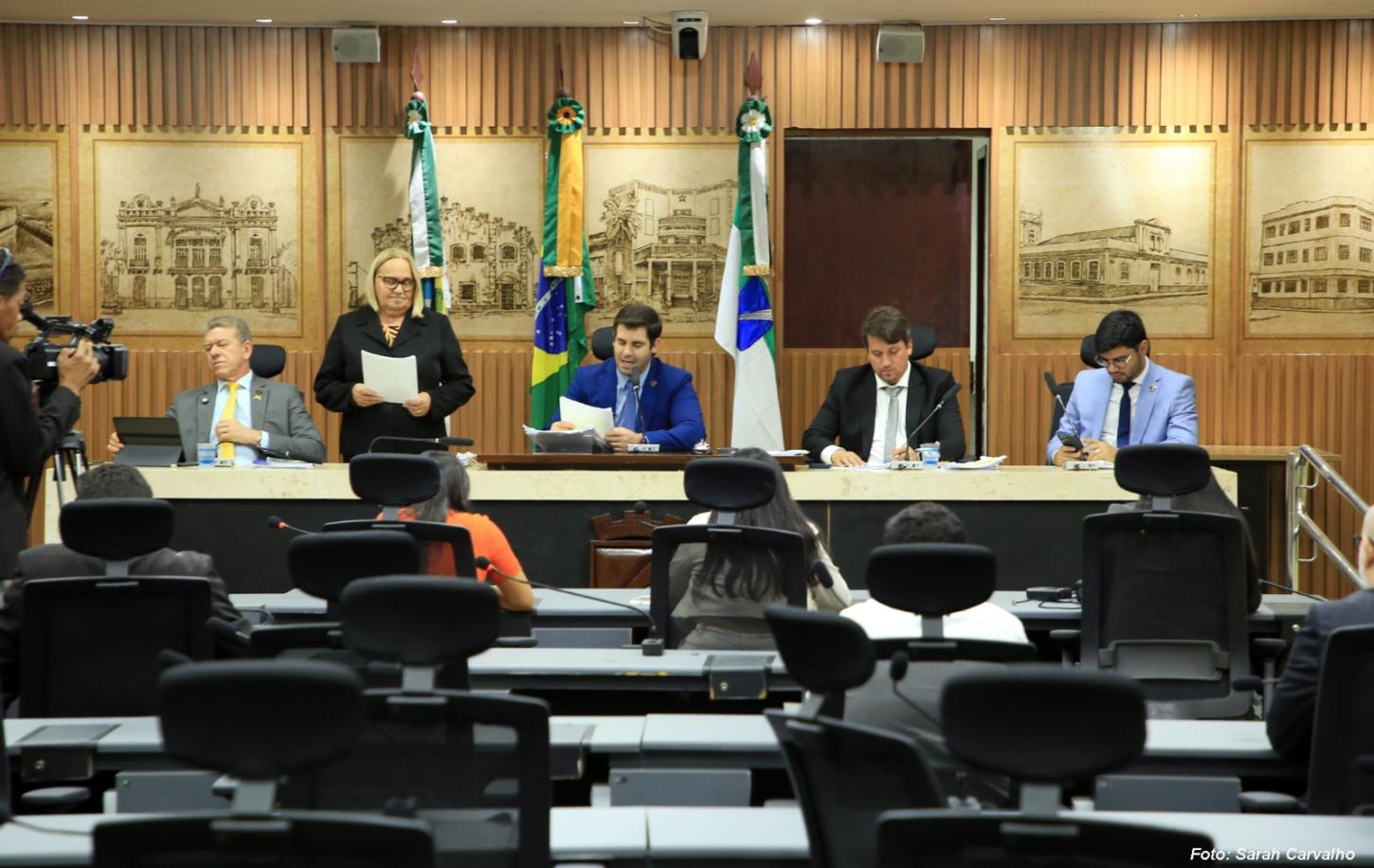 Projetos para pets e crianças autistas avançam na Comissão de Finanças