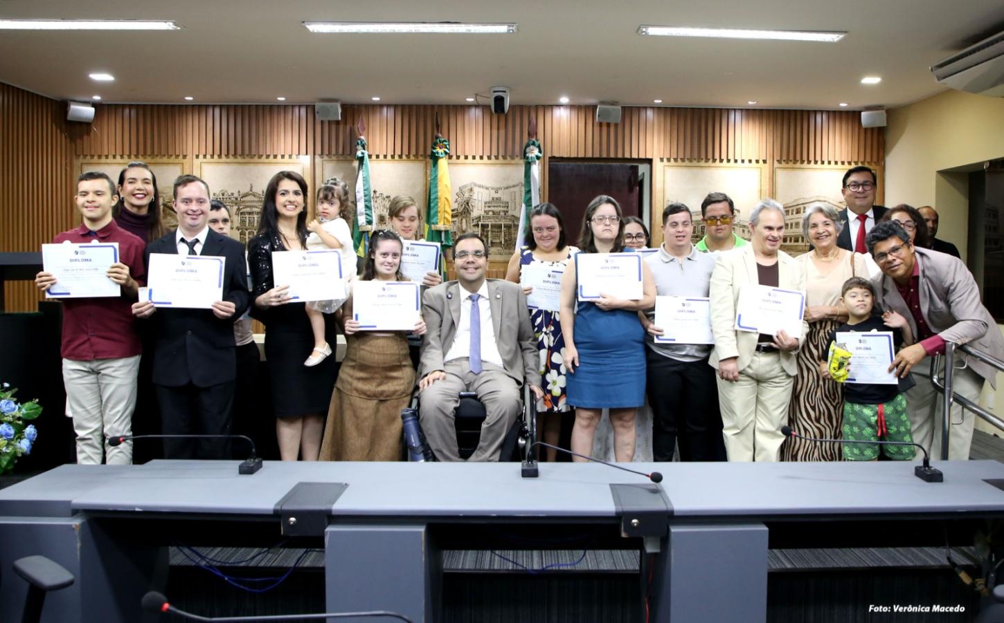 CMN homenageia pessoas com síndrome de Down em sessão solene