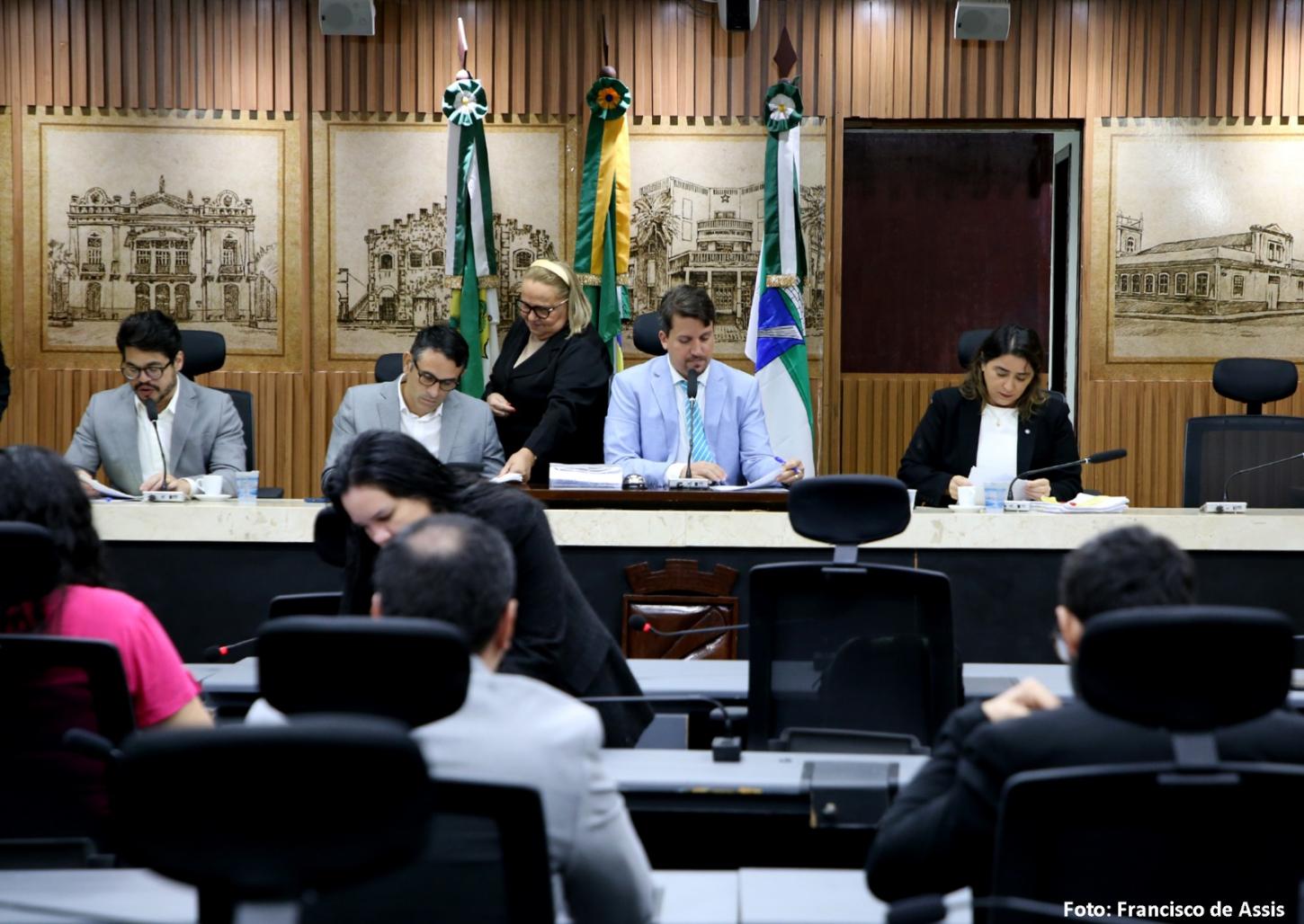Comissão de Educação aprova projetos sobre samba e educação financeira