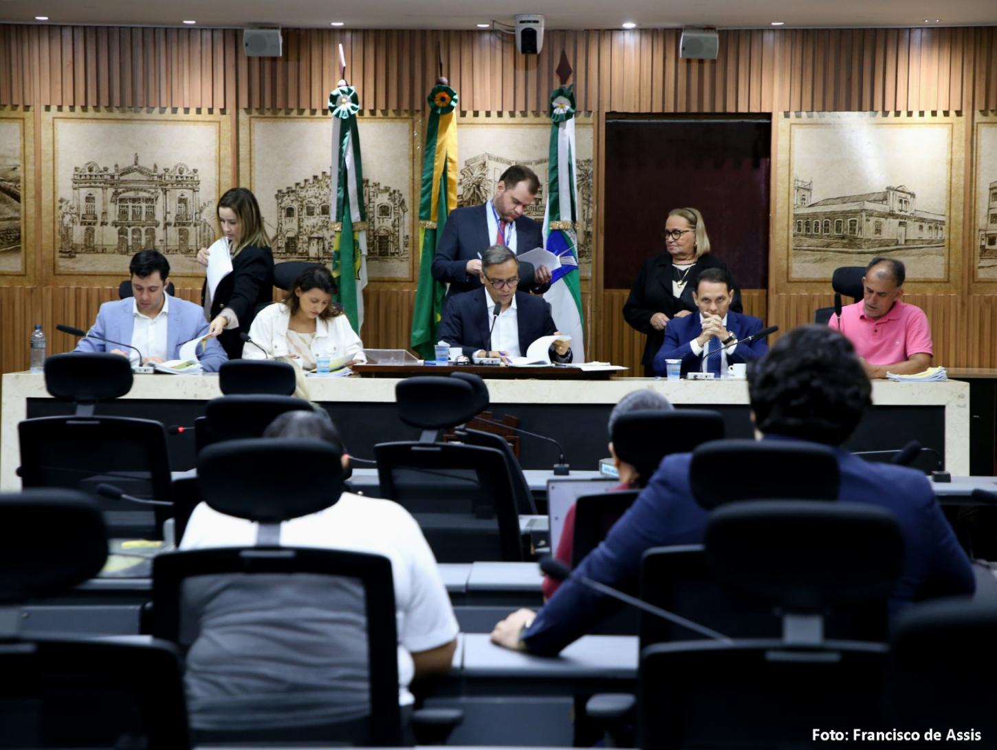Comissão de Justiça aprova projetos para segurança escolar e saúde