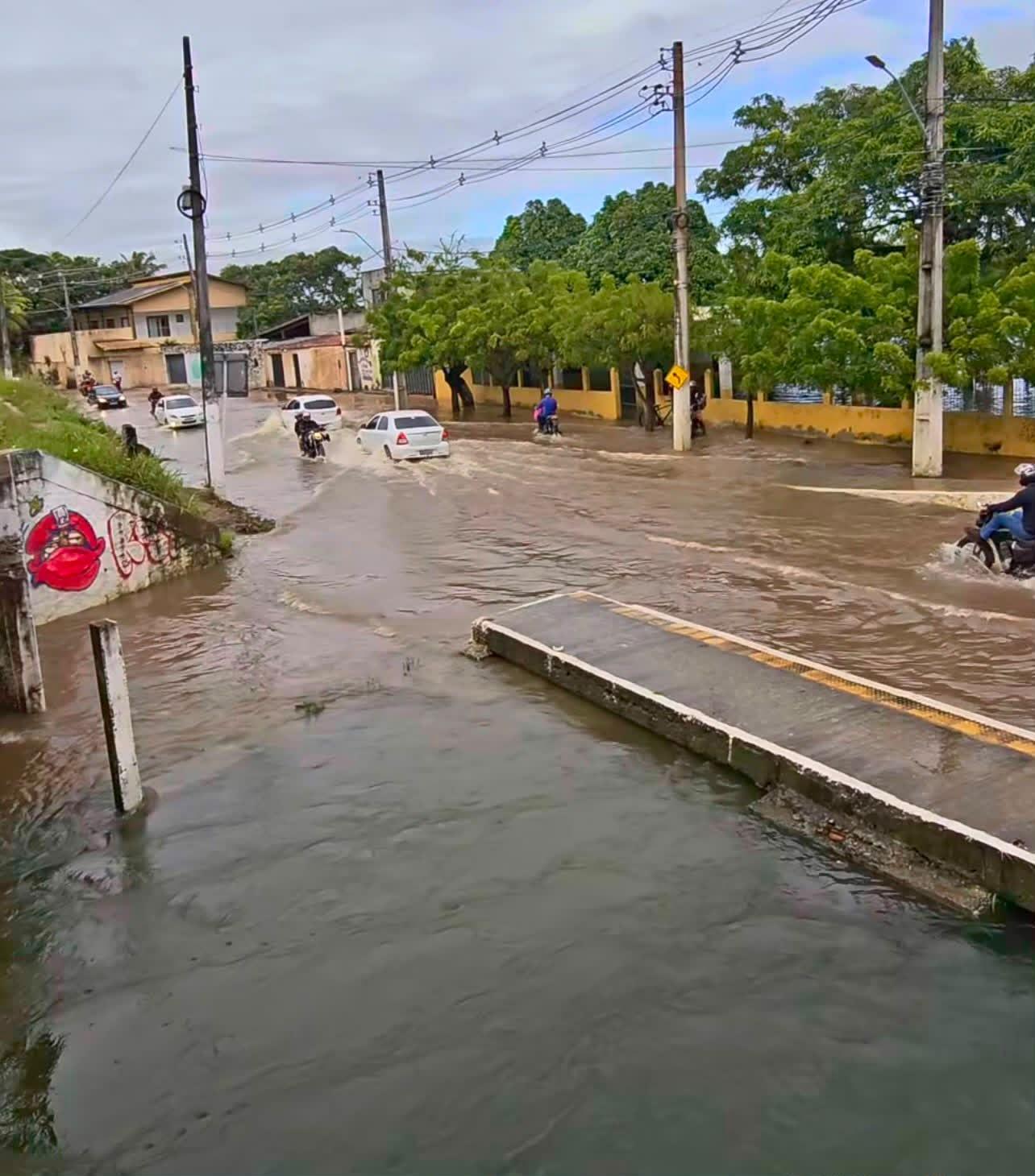    O Departamento de Estradas de Rodagem (DER-RN) interditou, nesta sexta-feira (24), o trecho da rodovia estadual RN-160 à altura da Lagoa de Extremoz, em função do transbordamento do reservatório, resultado das chuvas recorrente