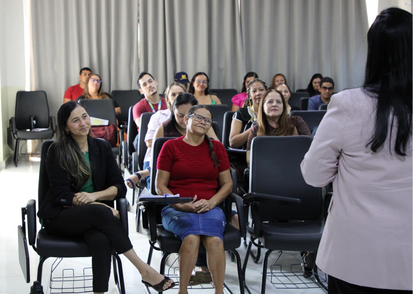 Escola do Legislativo capacita servidores e população em Gestão de Pessoas e Equipes